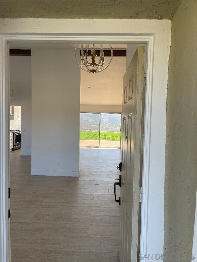 Foto del edificio - 2540 Wind River Rd