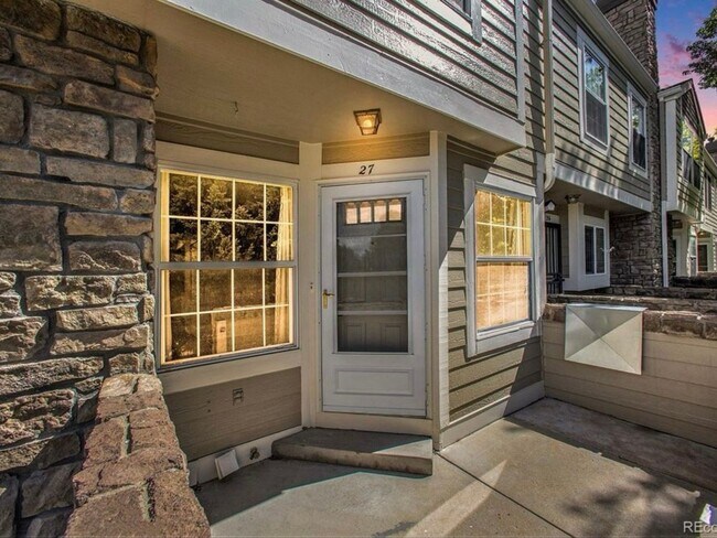 Foto del edificio - 2 Bedroom Townhome in Littleton