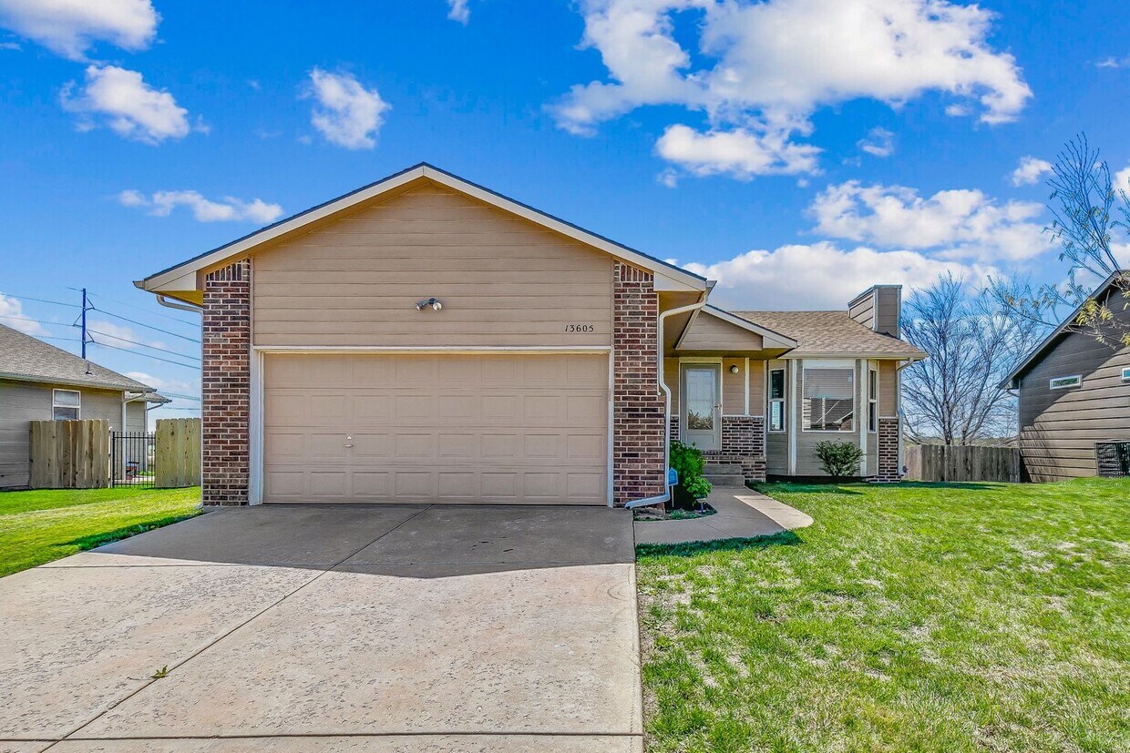 Primary Photo - 3 Bedroom home in Maize School district