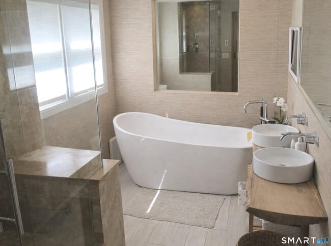 Building Photo - 88 Sanford Ln