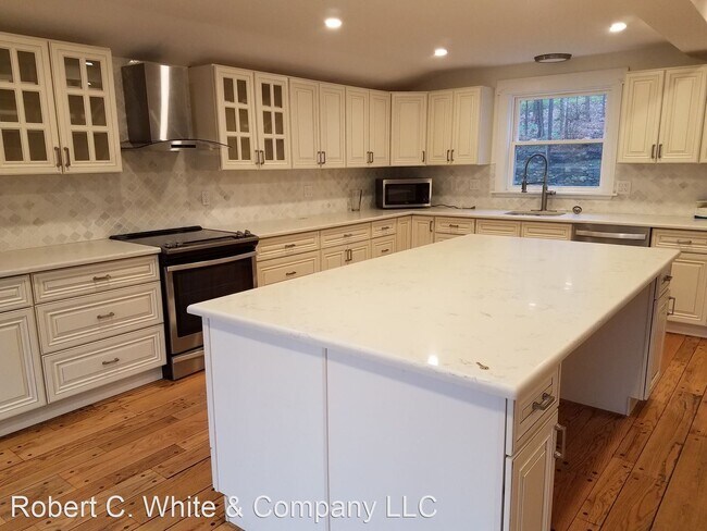 Building Photo - 5 br, 3.5 bath House - 358 Ridgefield Road