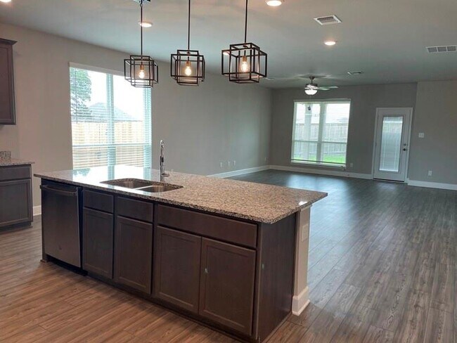 Building Photo - 5755 Redfish Ct