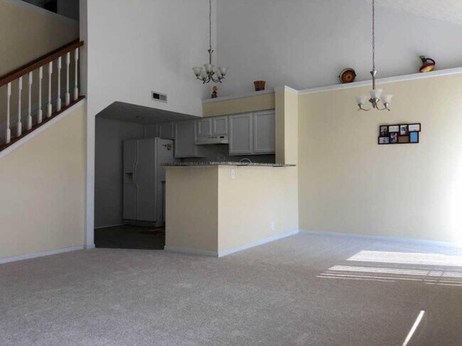 Foto del edificio - 4175 E Village Dr