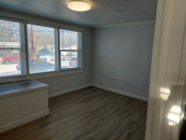 Building Photo - 1349 E Bridger St