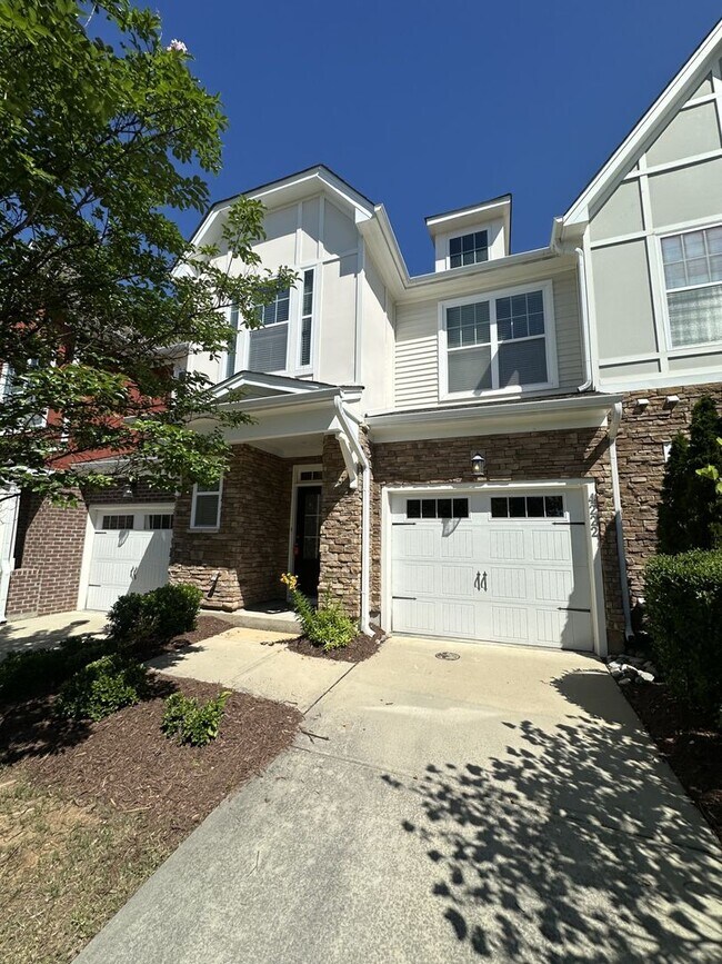 Building Photo - 4222 Vallonia Dr