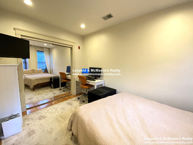Foto del edificio - 469 Hanover St