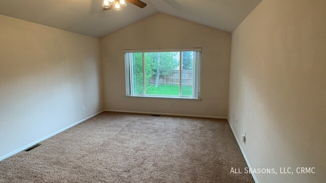 Building Photo - 452 Fox Run Cir