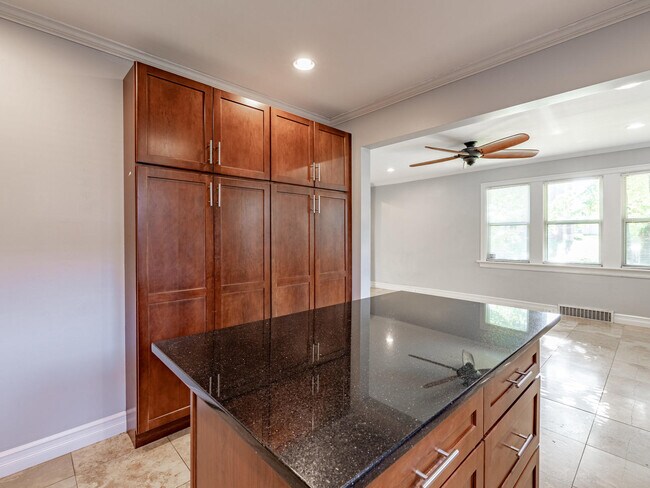 Building Photo - 2033 Bland Pl