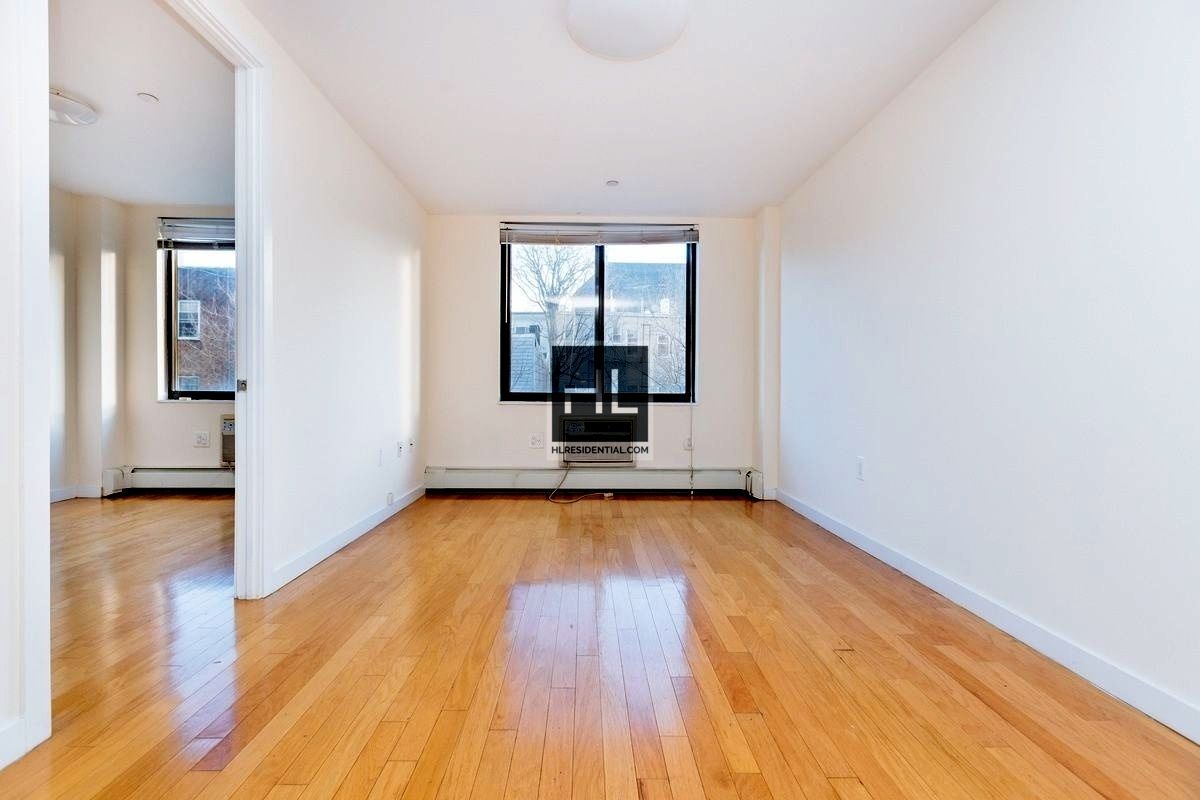 Primary Photo - METROPOLITAN AVENUE