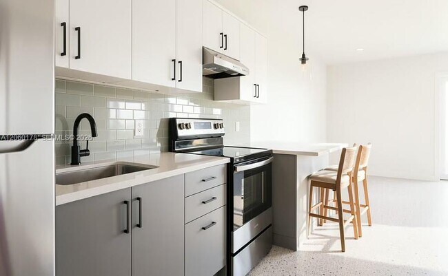 Foto del edificio - 715 NE 92nd St
