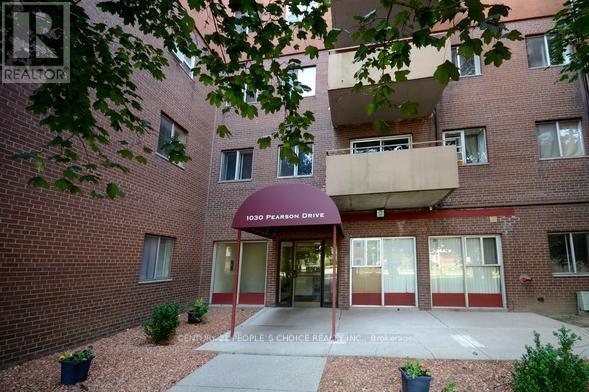 Building Photo - 1030-1030 Pearson Dr