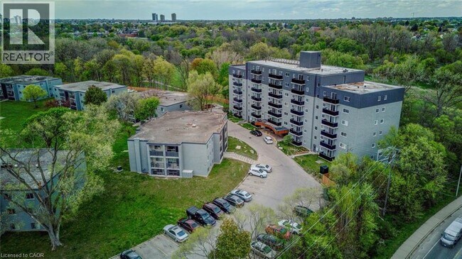 Photo du bâtiment - 80 King Edward Ave