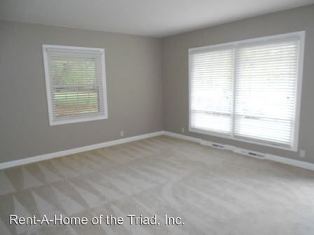 Building Photo - 2039 Deep River Rd