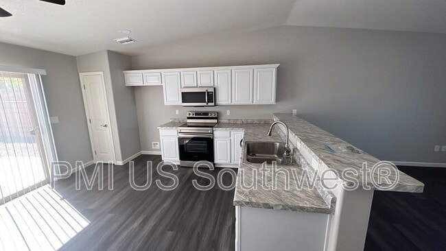 Building Photo - 5018 S Rosemary Dr