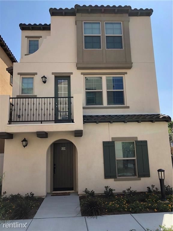 Primary Photo - 4 br, 4 bath Townhome - 530 S Harbor Blvd