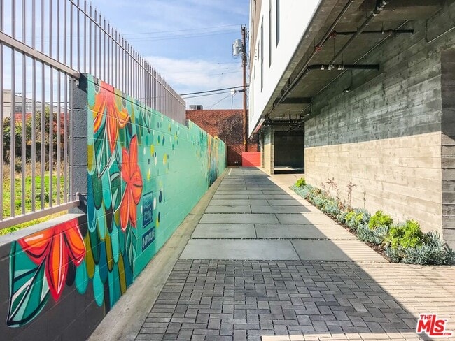 Foto del edificio - 747 Lillian Way