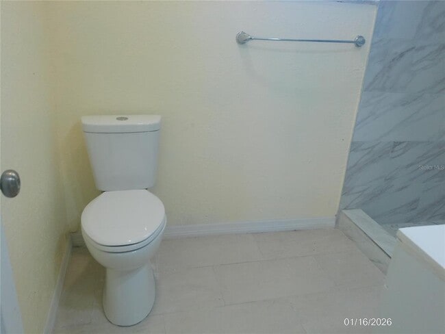 Foto del edificio - 1111 Cypress Gardens Blvd