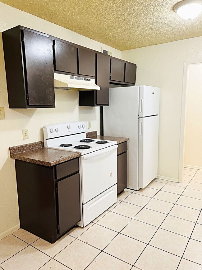 Building Photo - 5919B Bedford, Beaumont, TX 77708