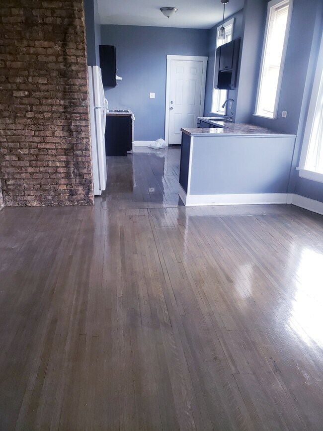 Building Photo - 6014 S Calumet Ave