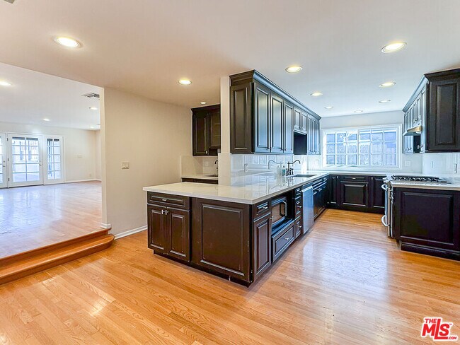 Foto del edificio - 2445 22nd St