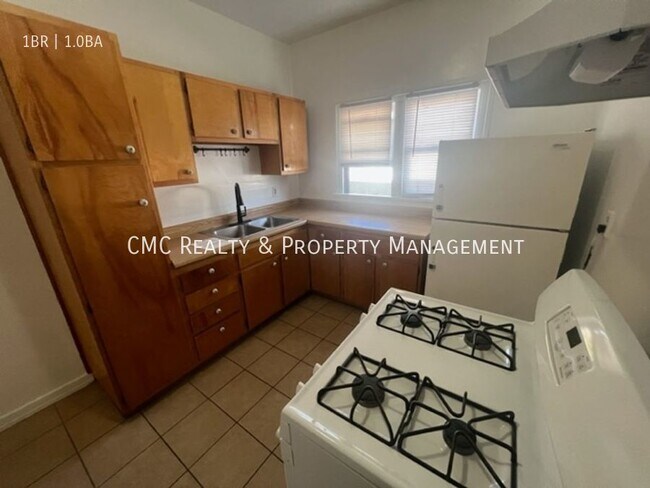 Building Photo - Charming Spanish 4 unit located in histori...