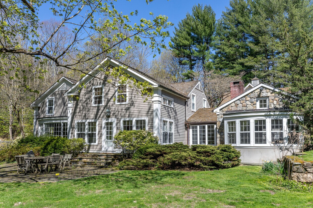 Primary Photo - 127 Bucks Rock Rd