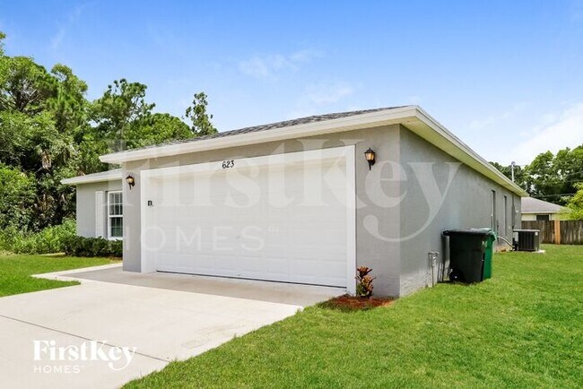 Foto del edificio - 623 SW Homeland Rd