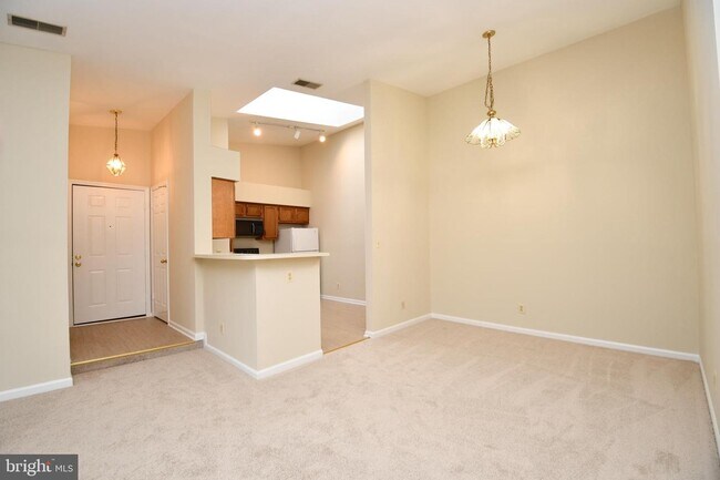 Building Photo - 7501 Ashby Ln