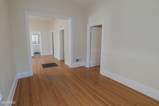 Building Photo - 2 br, 1 bath House - 364 Bates Avenue