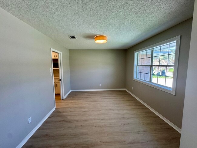 Foto del edificio - 529 Long Lake Dr