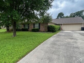Building Photo - 732 Ivy Ann Dr