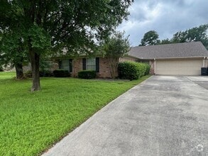 Building Photo - 732 Ivy Ann Dr