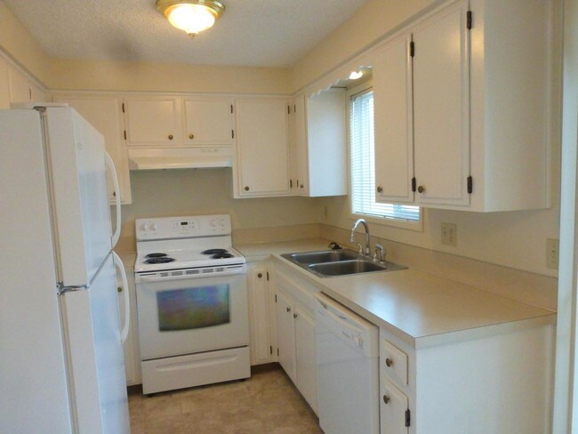 Foto del edificio - 4181 River Rd N
