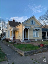 Building Photo - 401 E Chestnut St