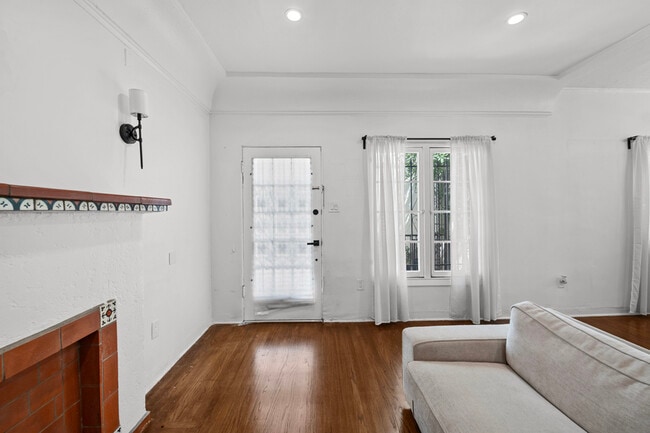 Foto del edificio - 647 N Spaulding Ave