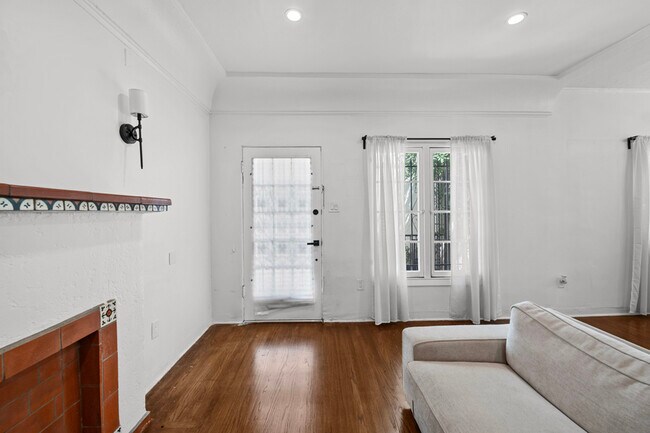 Foto del edificio - 647 N Spaulding Ave