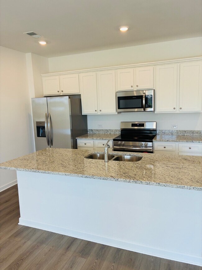 Building Photo - 280 Kenoot Dr