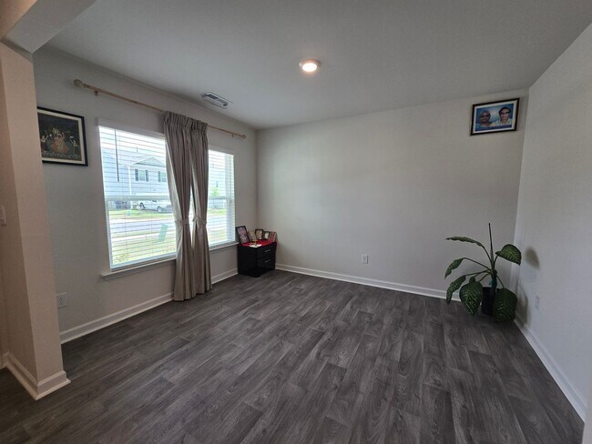 Building Photo - New Listing!!!