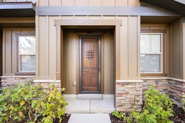 Building Photo - Fully Furnished Mountain Modern Twin Home ...