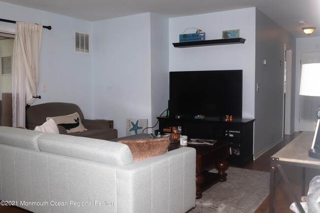 Building Photo - 3 Hackamore Ct