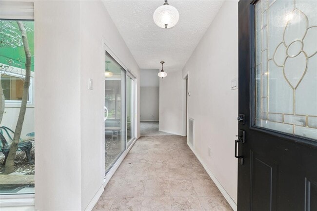 Building Photo - 302 Gentilly Dr