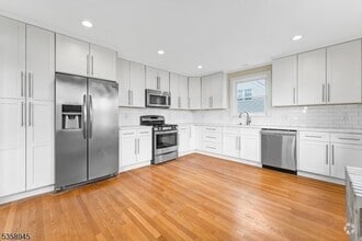 Building Photo - 6 Van Dyke Pl