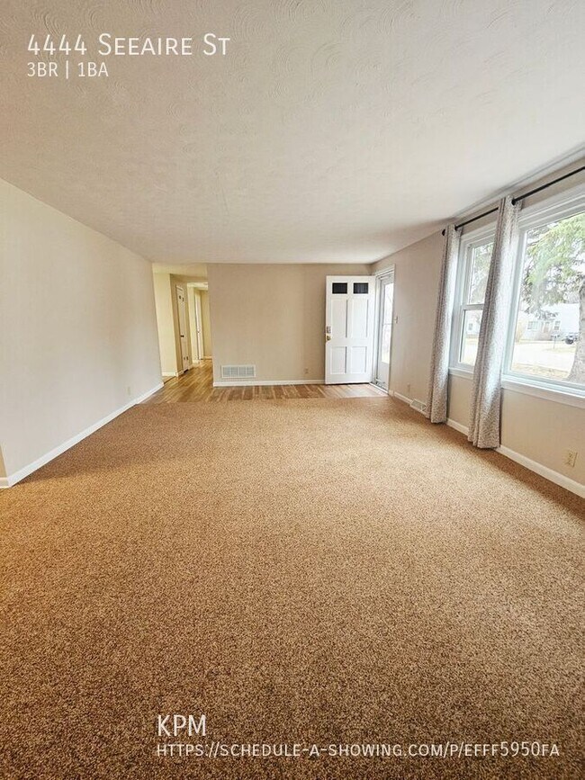 Foto del edificio - 4444 Seeaire St