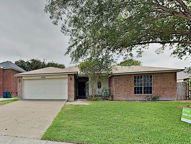 Building Photo - *No Application Fee* *$500 off 1st Month*