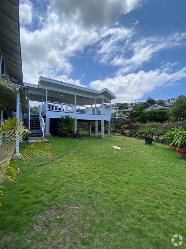 Building Photo - 1950 Aupuni St