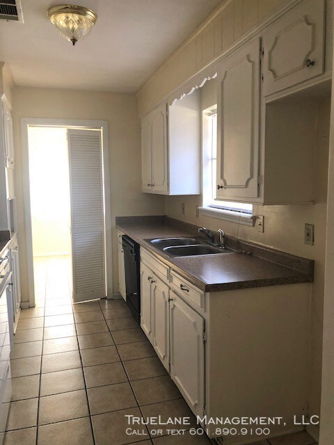 Foto del edificio - 4690 Village Dr