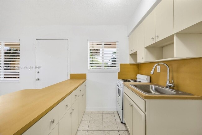 Foto del edificio - 7155 W 14th Ct