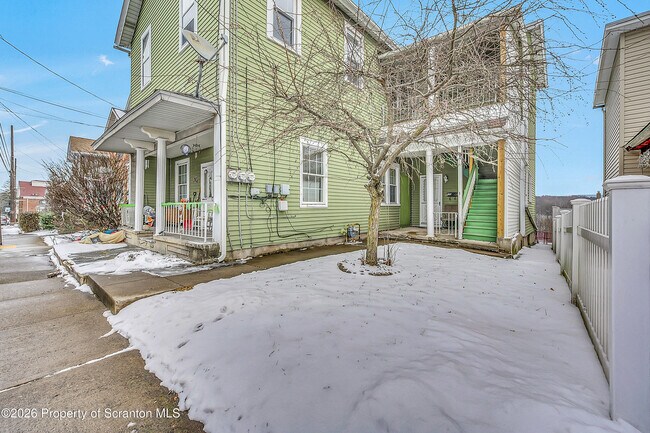 Foto del edificio - 228 N Main Ave