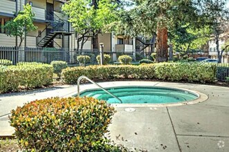 Building Photo - 300 Stonegate Cir
