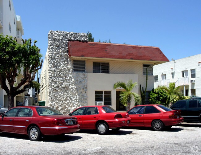 Building Photo - 1995 Bay Dr